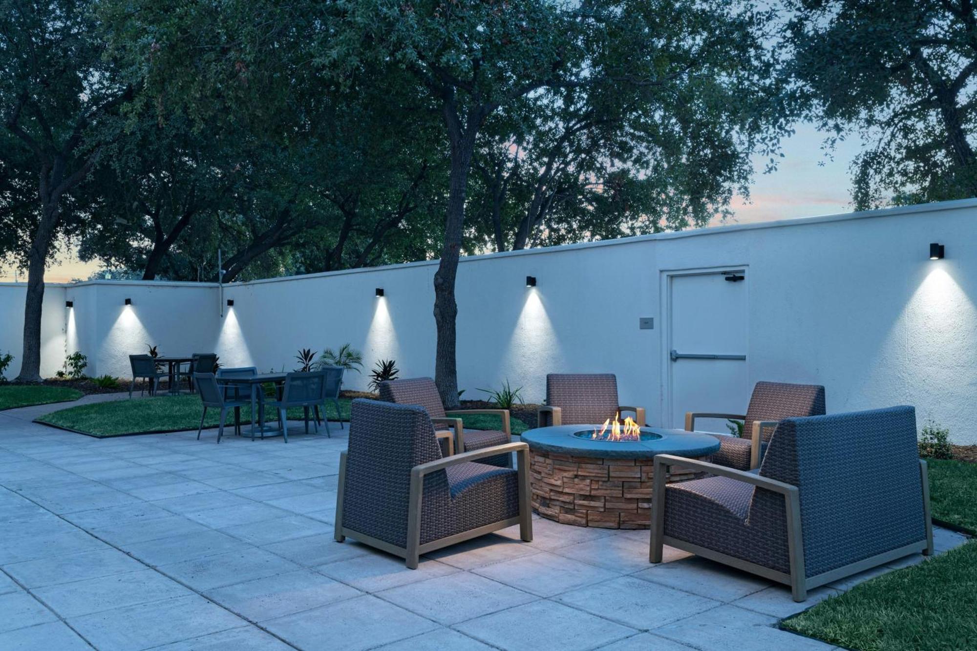 Courtyard Laredo Hotel Kültér fotó