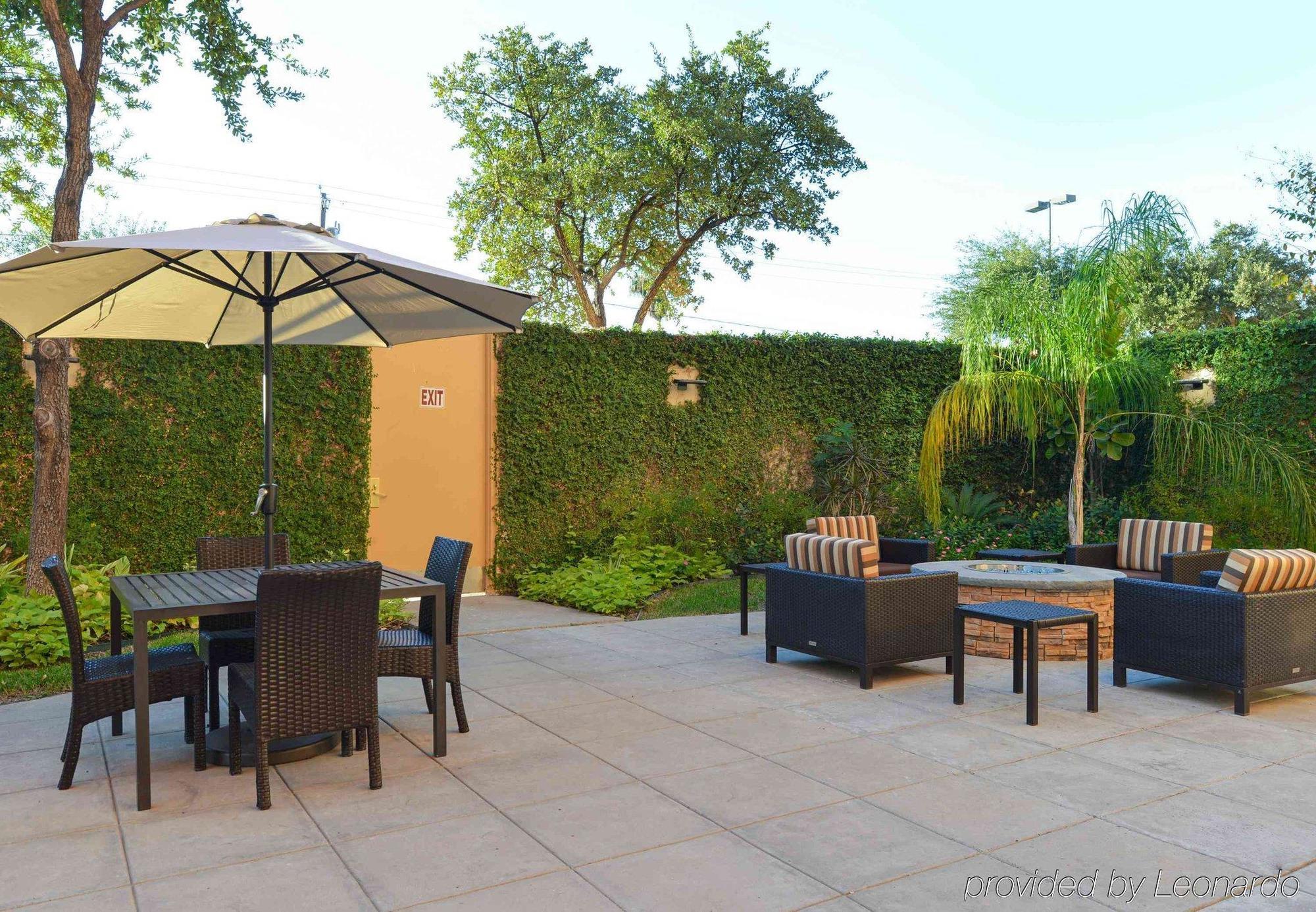 Courtyard Laredo Hotel Kültér fotó
