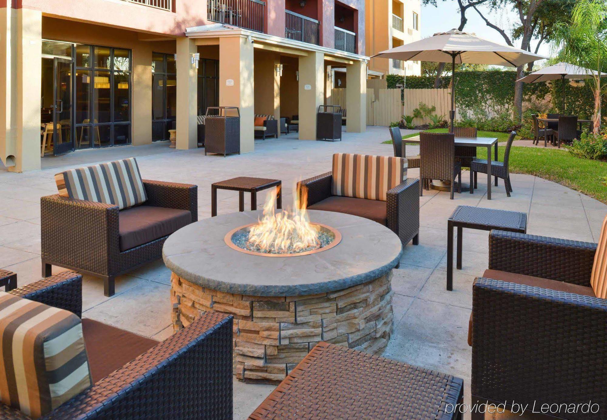 Courtyard Laredo Hotel Kültér fotó